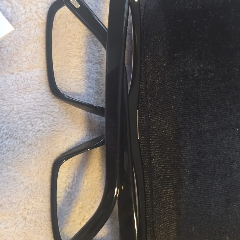 Black Cat-Eye Glasses with Case - Picture 7 of 7